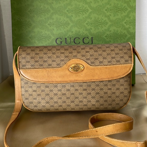 Authentic Gucci Leather Crossbody/Shoulder Bag. - Picture 3 of 15